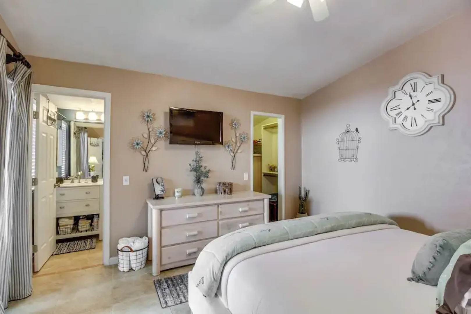 Dog-friendly Tucson Home w/ Patio & Hot Tub