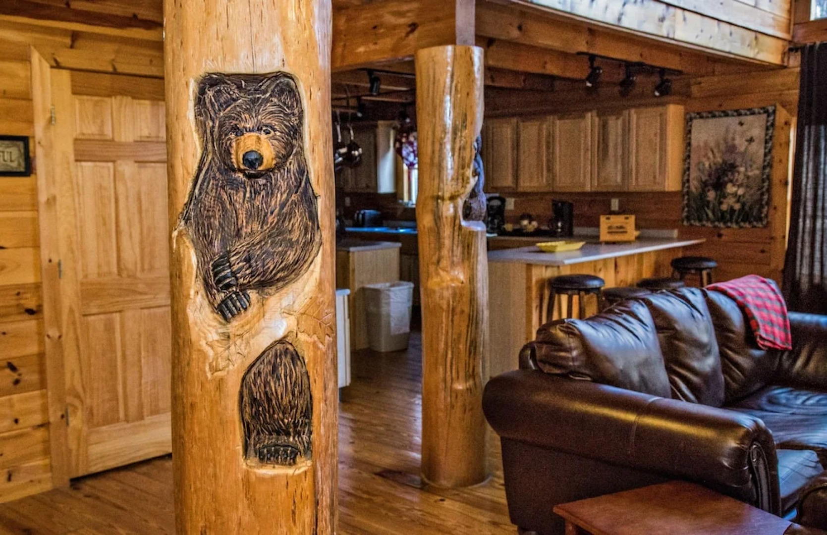 Wolfsong Lodge 5 Bedrooms 4.5 Bathrooms Cabin