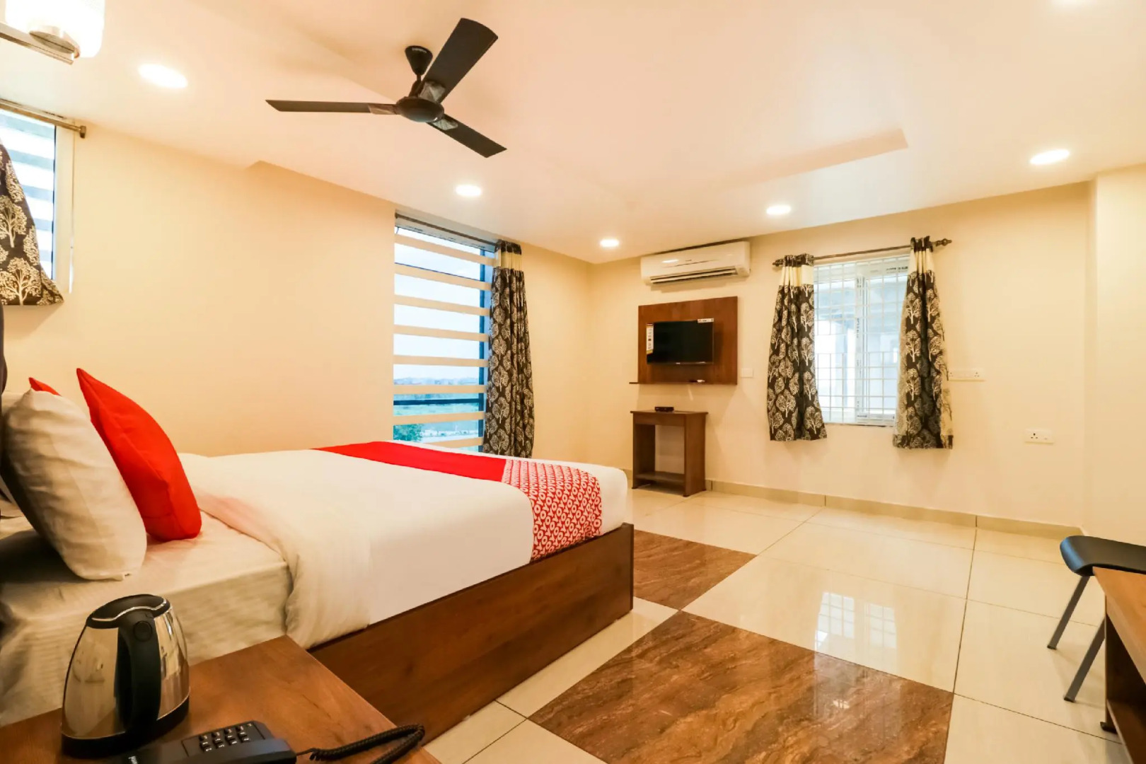 OYO 48327 Hotel Royal Mahalakshmi Inn