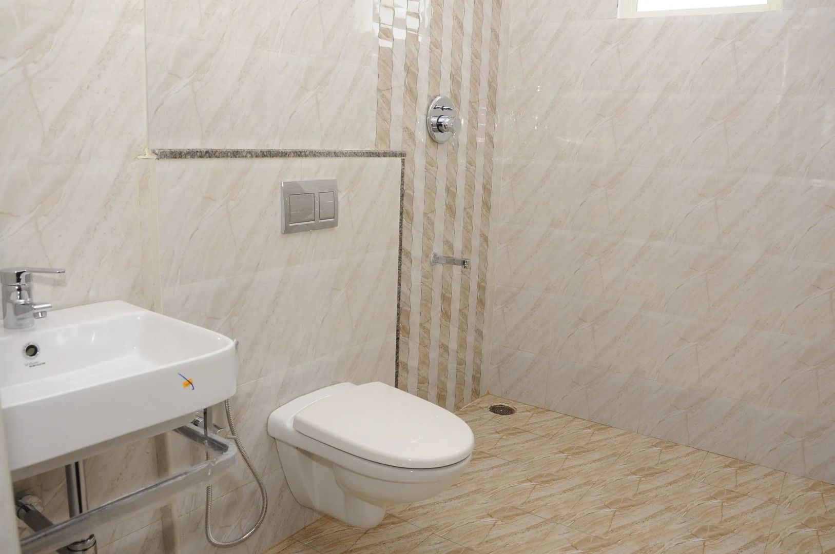 Hotel Raj Vista - Suites & Convention