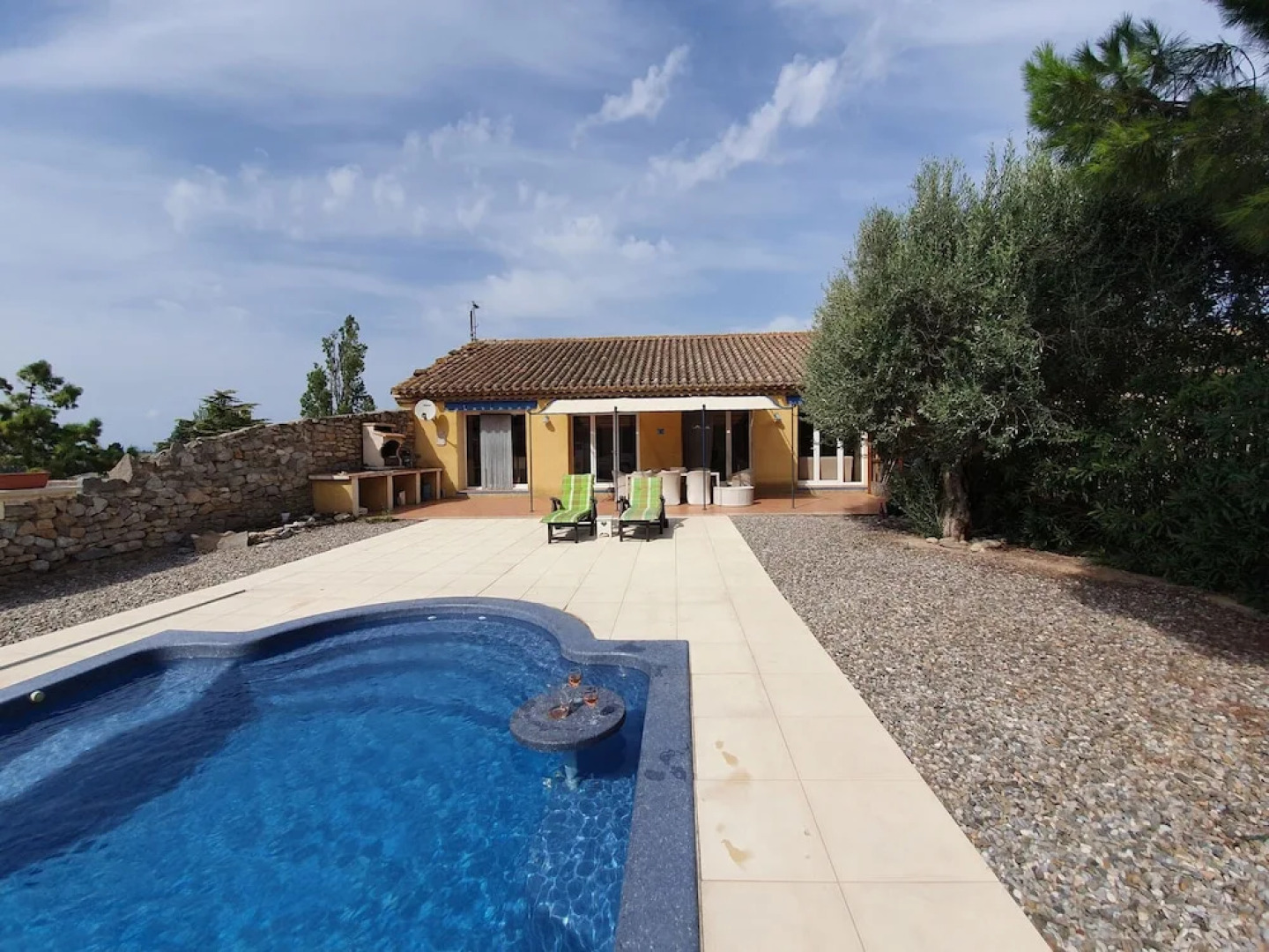 Spacious Villa With Private Swimming Pool in Marseillette