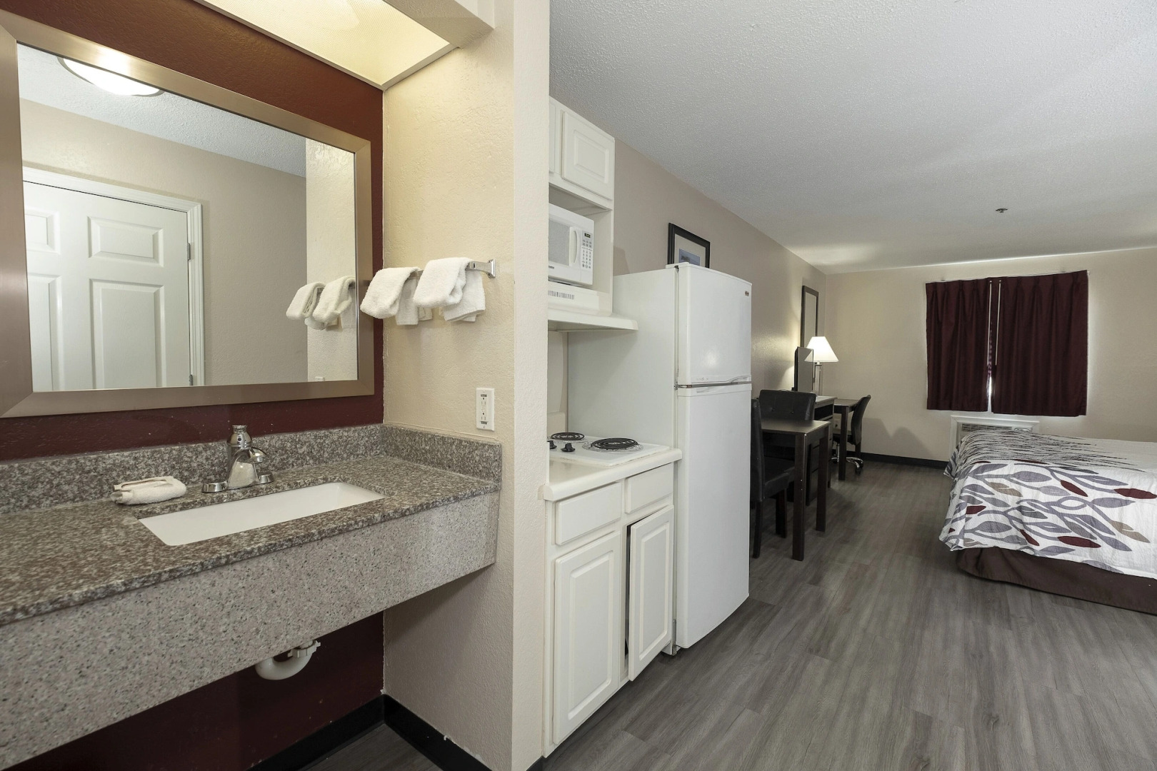 Red Roof Inn & Suites Pensacola - NAS Corry