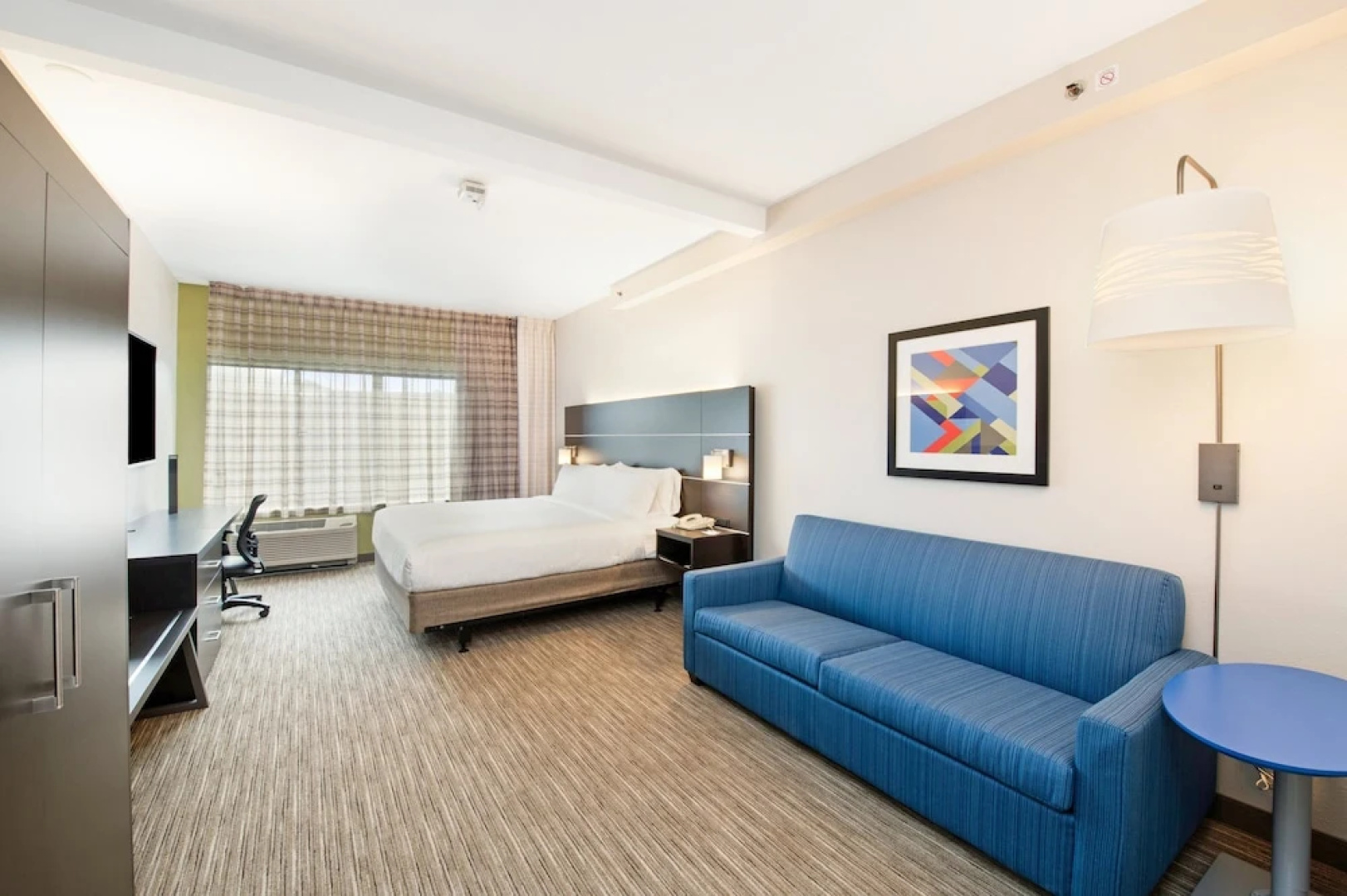 Holiday Inn Express & Suites Delafield