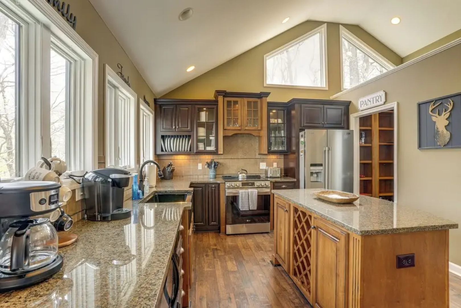Stunning Wintergreen Resort Home: Ski & Golf!