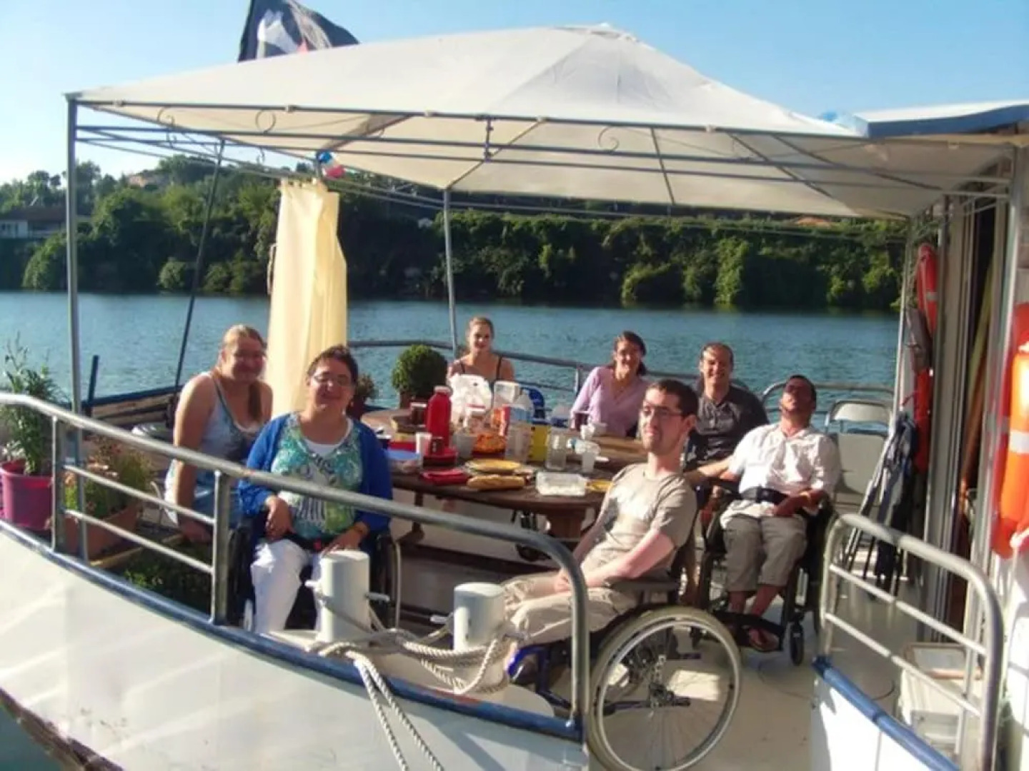 Property With 6 Bedrooms in Casseneuil, With Wonderful Lake View, Terrace and Wifi - 10 km From the Beach