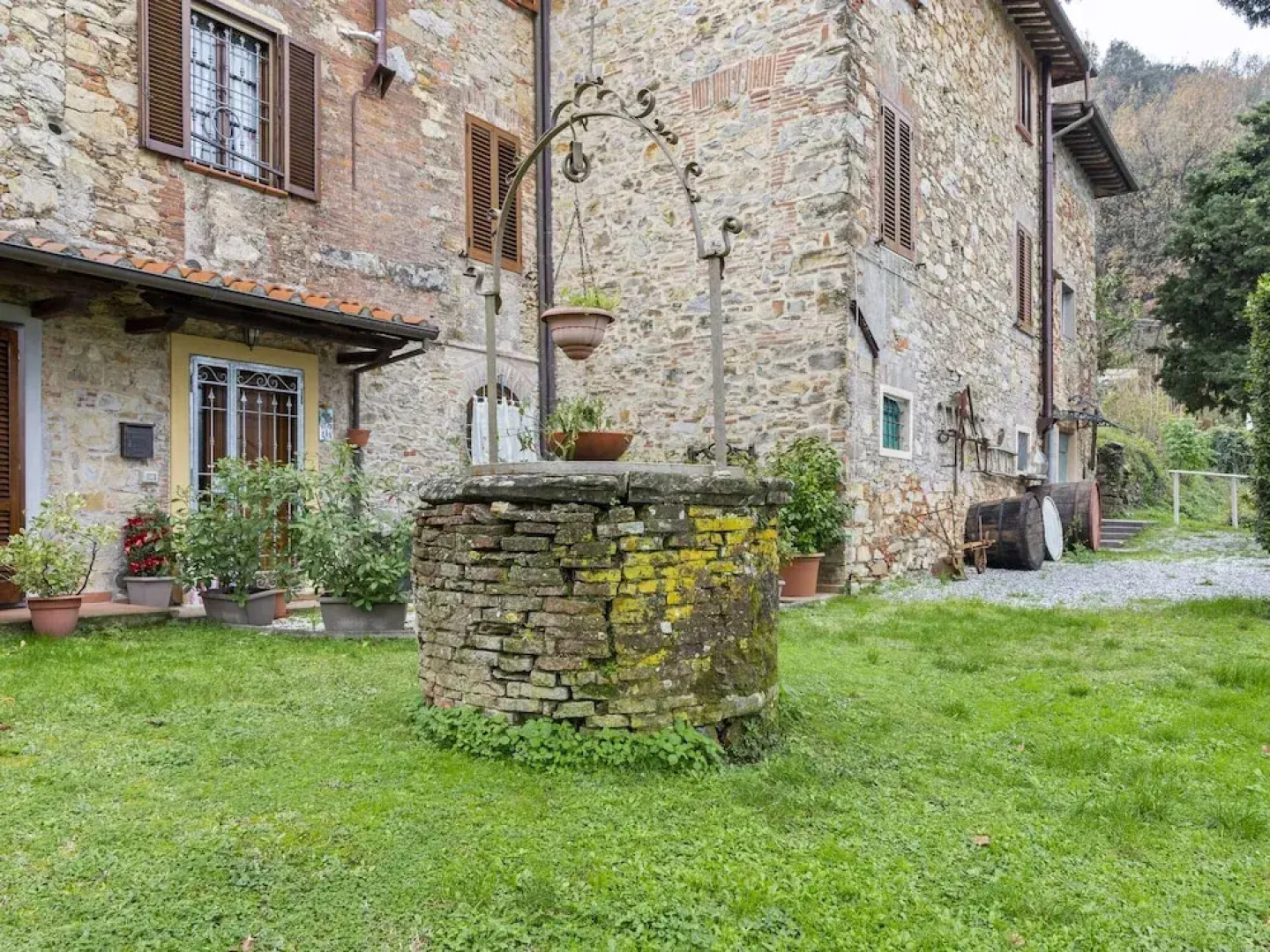 Vintage Holiday Home in Montemagno Camaiore With Sauna