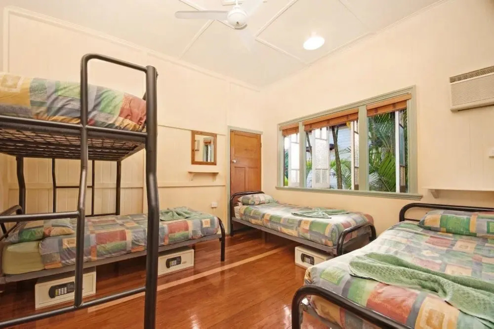 Tropic Days Backpackers