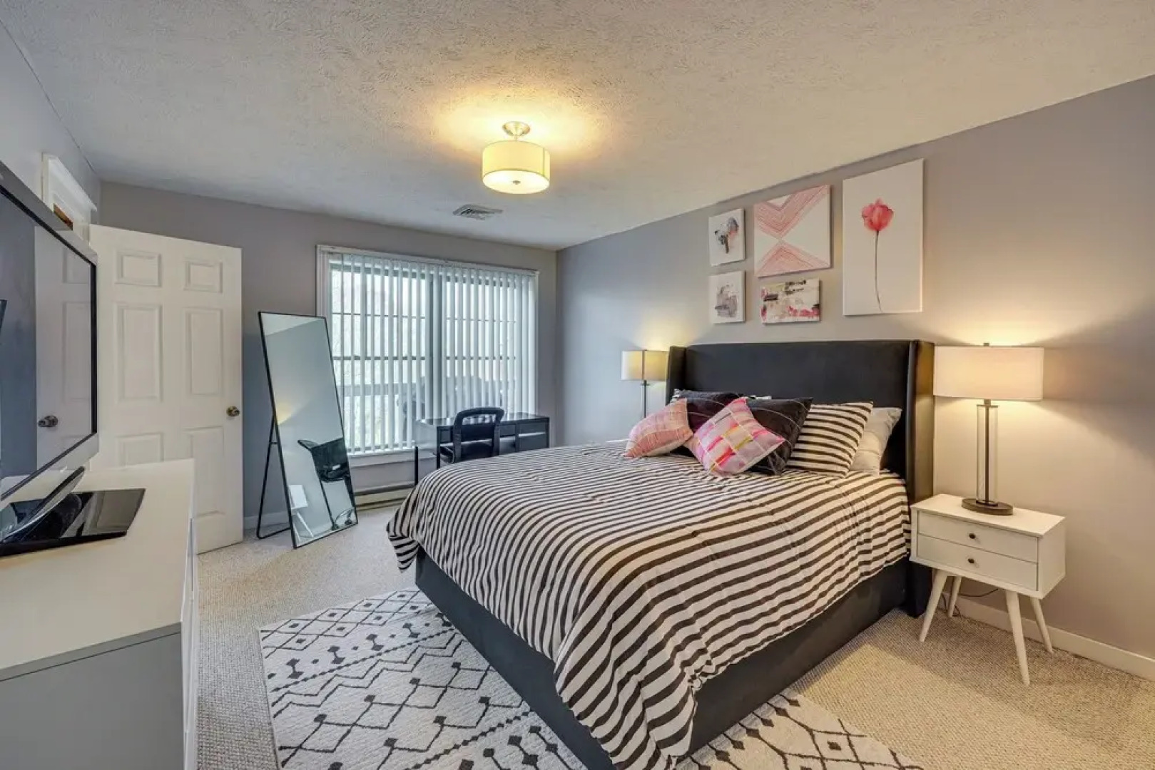 Spacious Modern Home ~ 1 Mi to Camelback Mountain!