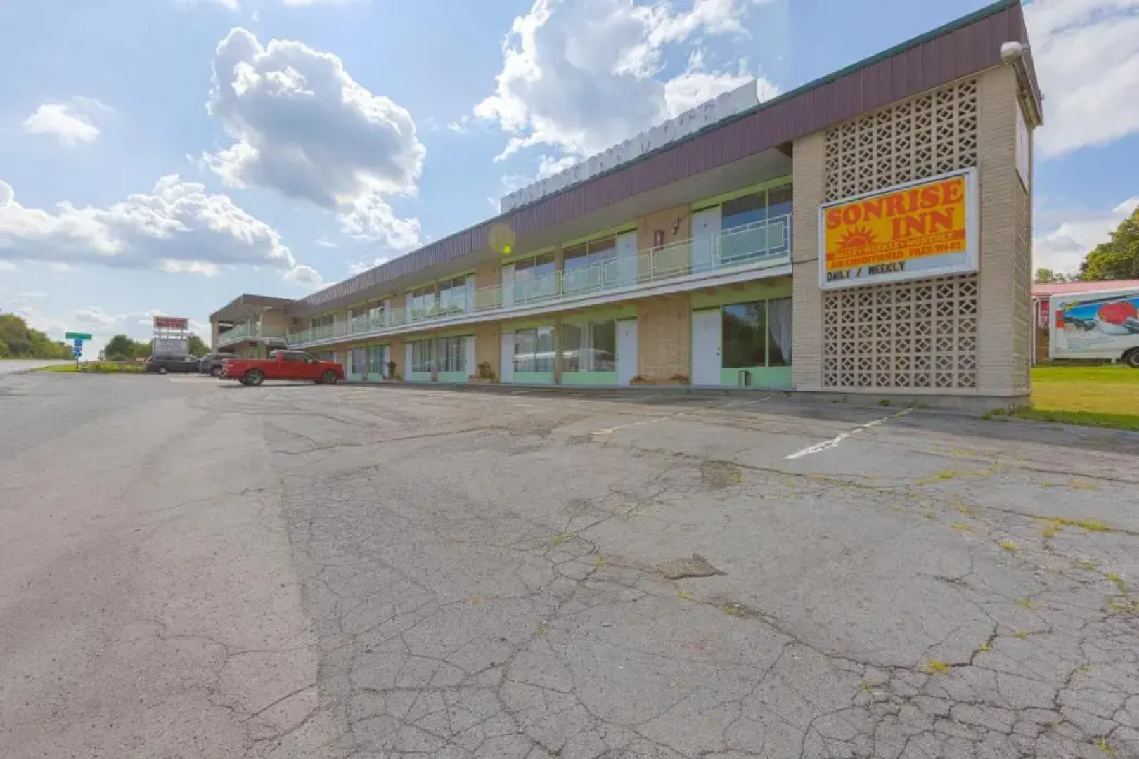 Sonrise Inn Lincoln Hwy By OYO