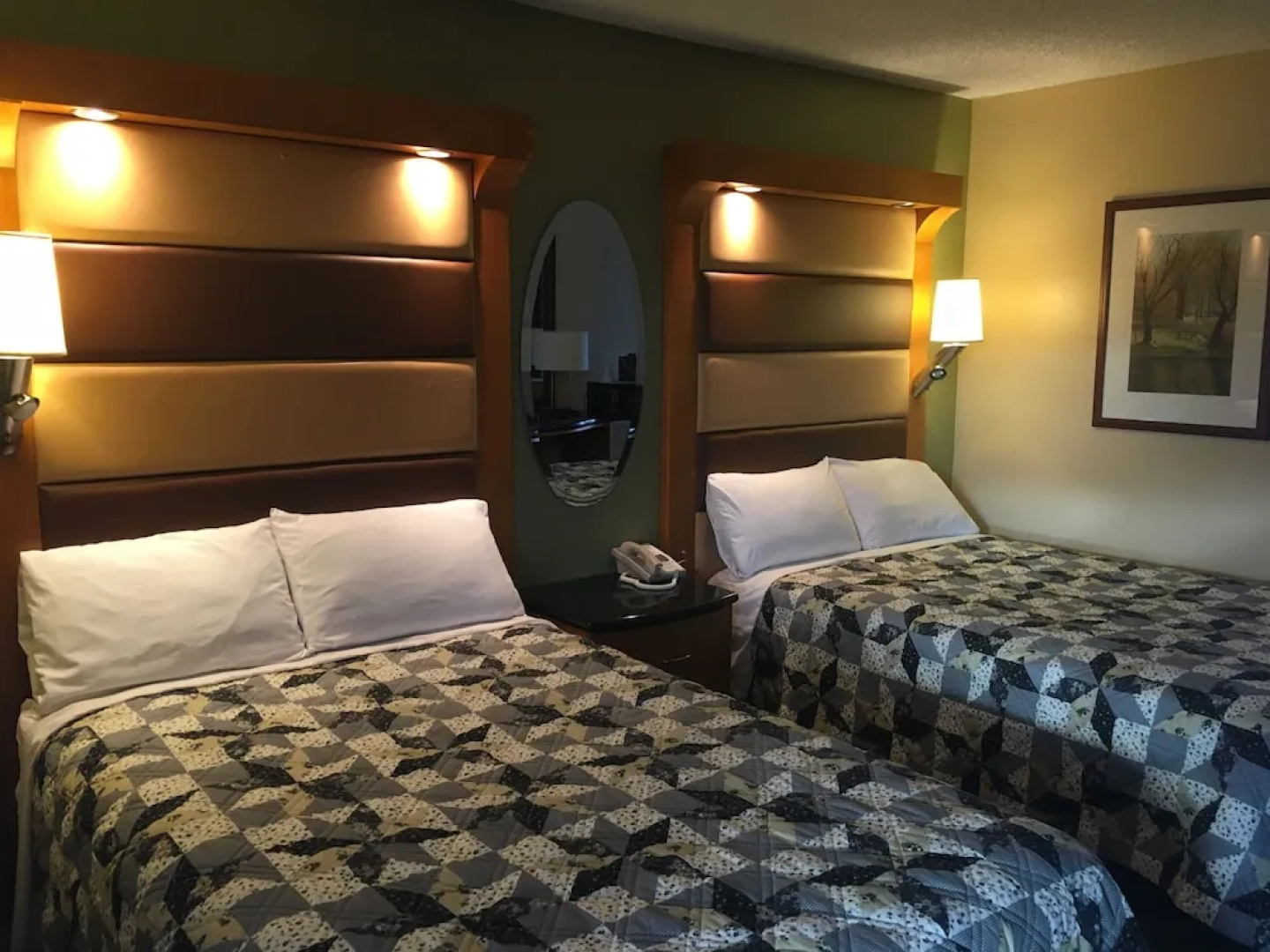 Greshams Lake View Motel