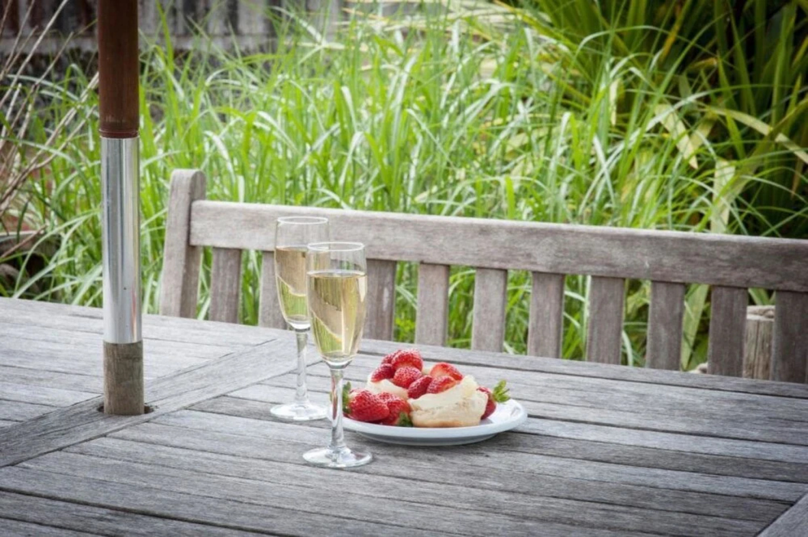 Superb detached Grade II listed barn conversion with hot tub & FREE membership to nearby Leisure Club