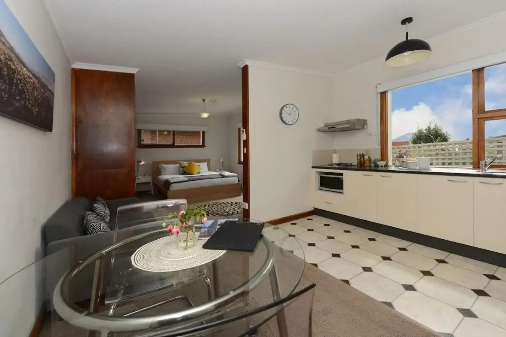 Ms Sophia's Studio Apartment