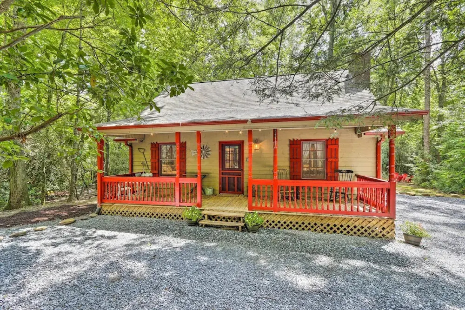 Cozy Creekside Mountain Escape w/ Hot Tub!