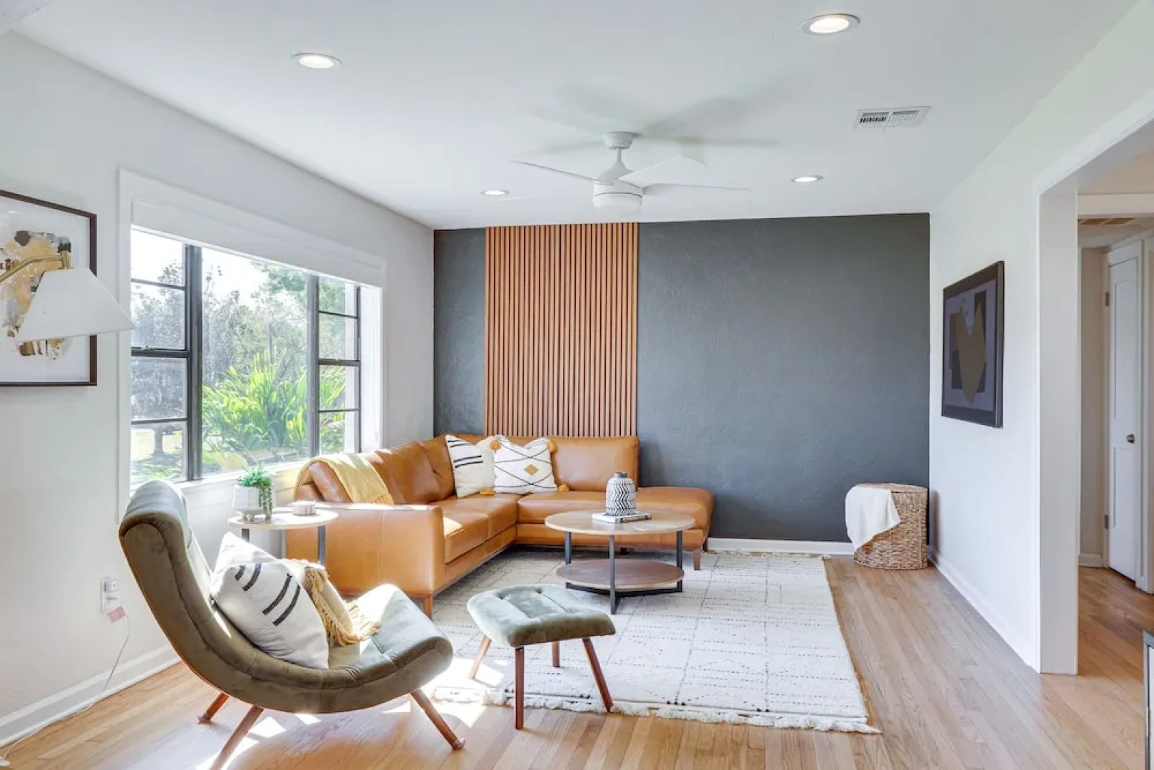 Lakeland Retreat: Private Heated Pool & Yard Games