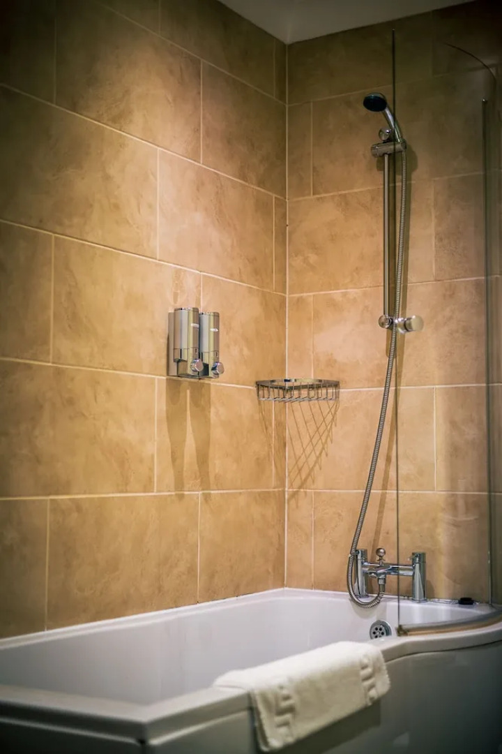 The Three Horseshoes