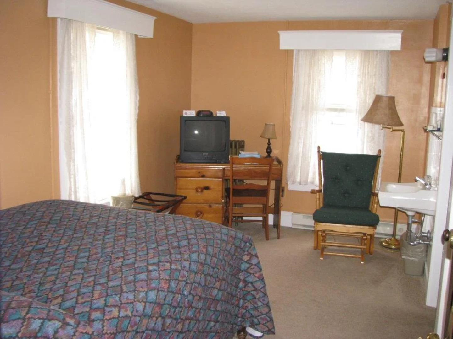 Colonial Inn & Creamery