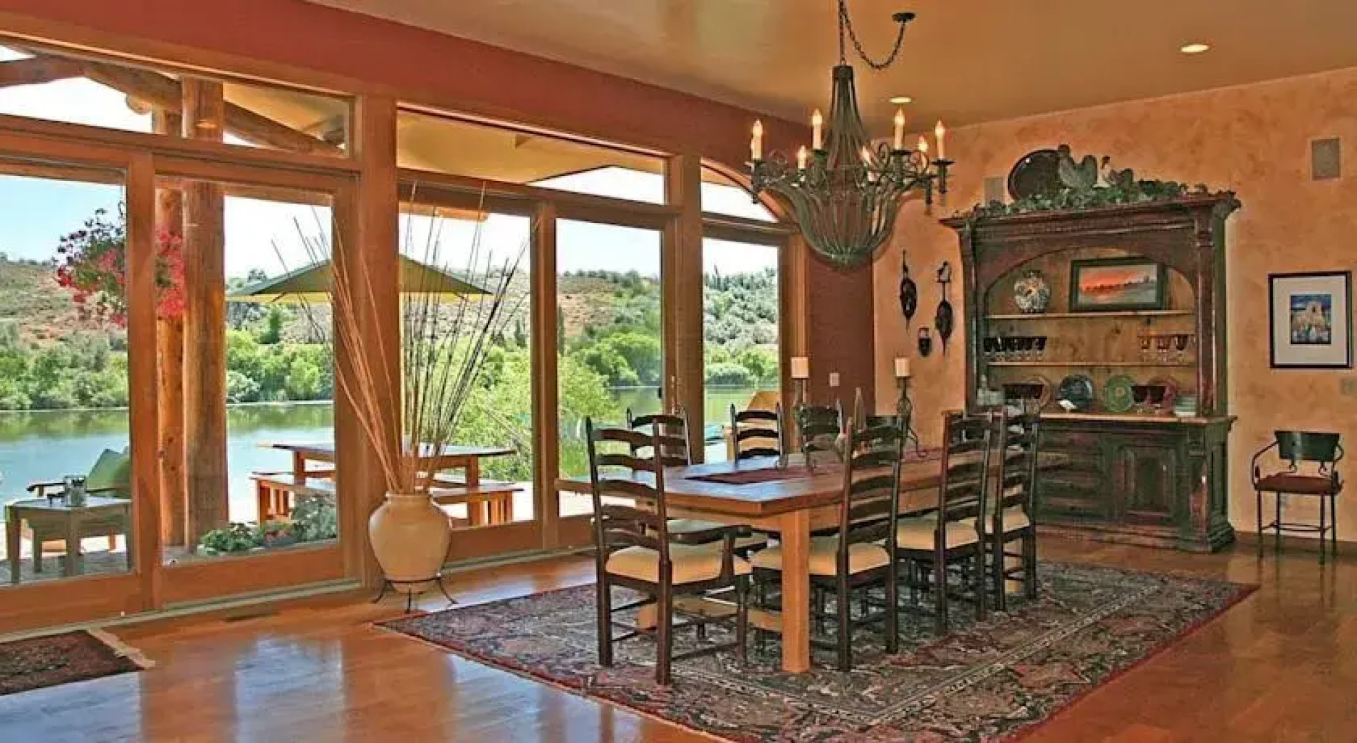 Thousand Springs Winery Bed and Breakfast