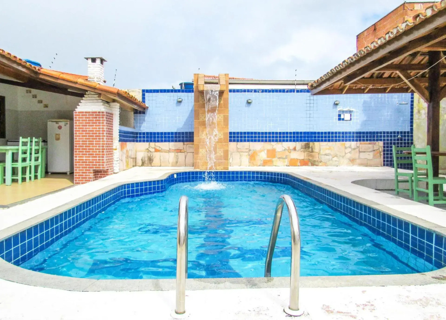 Casa com 4 Suítes, Piscina, Área Gourmet e Wifi