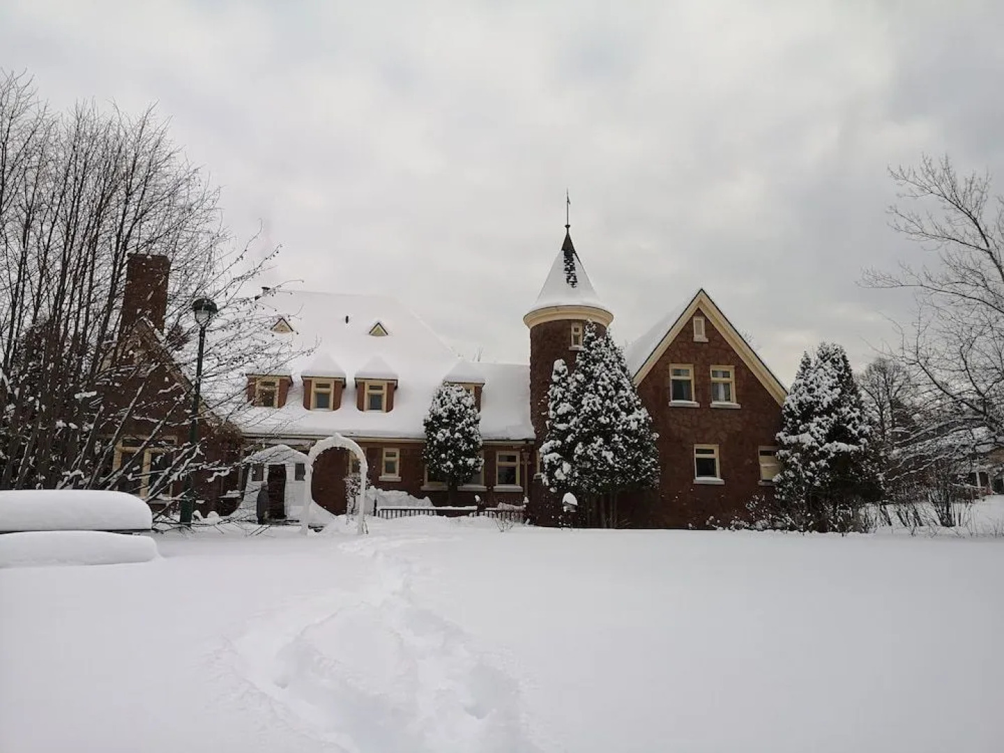 Chateau Murdock Gite et Esthétique 1950