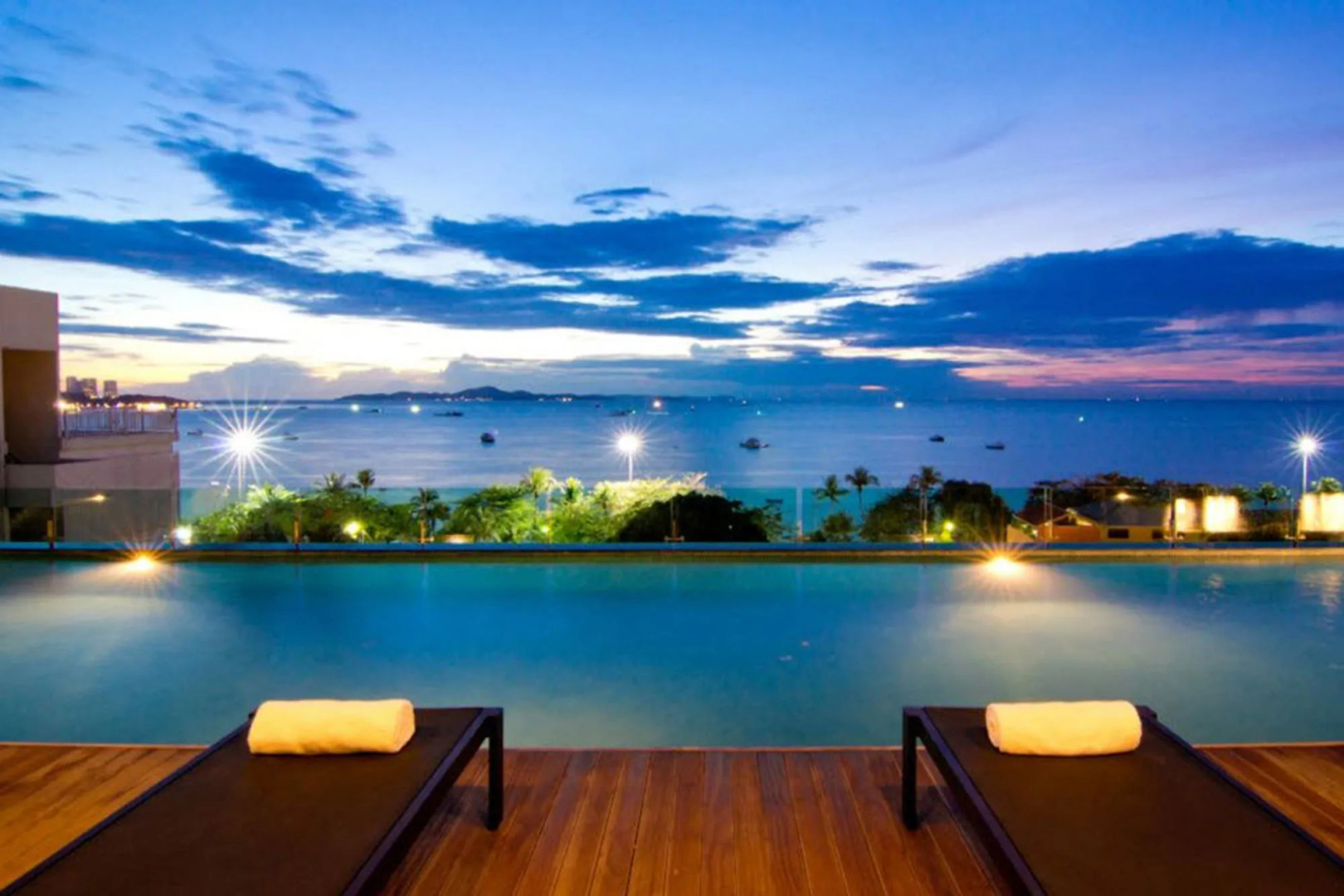 Seven Zea Chic Hotel