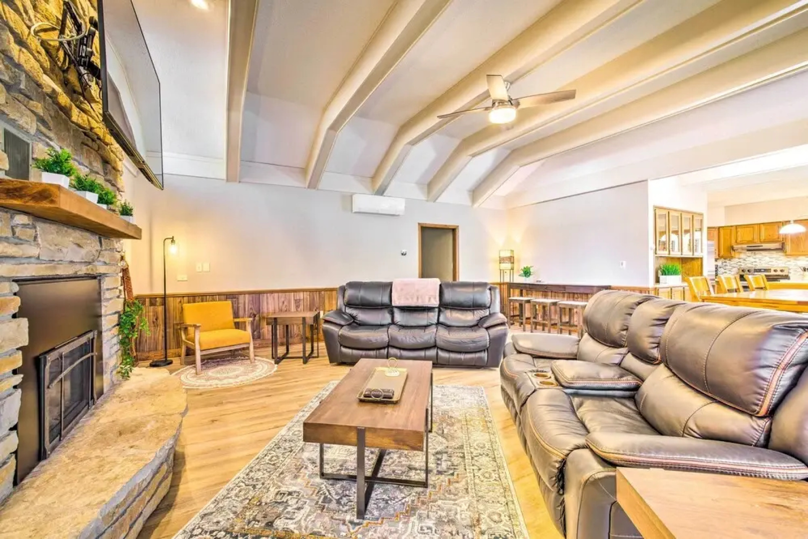 Beautiful Home w/ Hot Tub on Lake Wissota