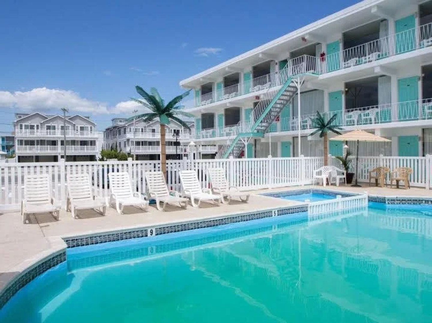 Island Breeze Motel