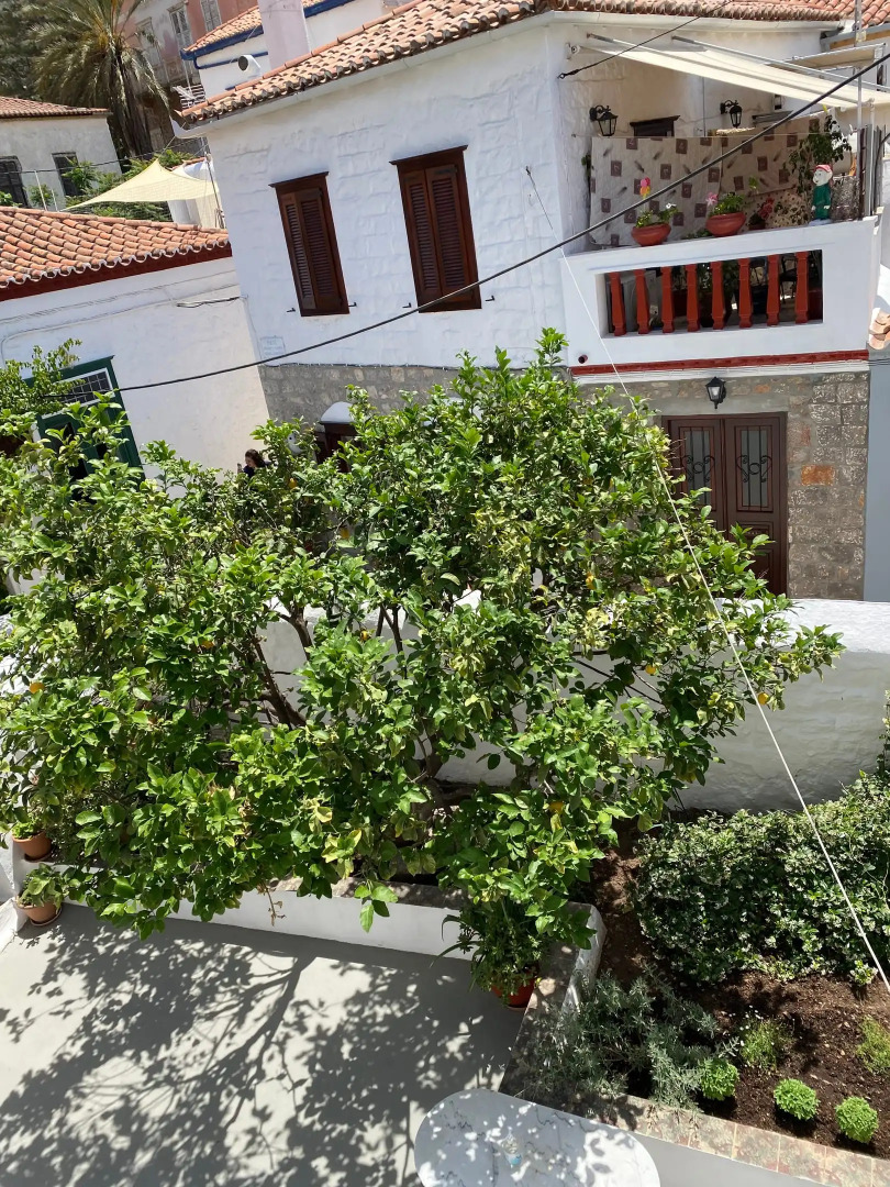 Douskos Uptown Living