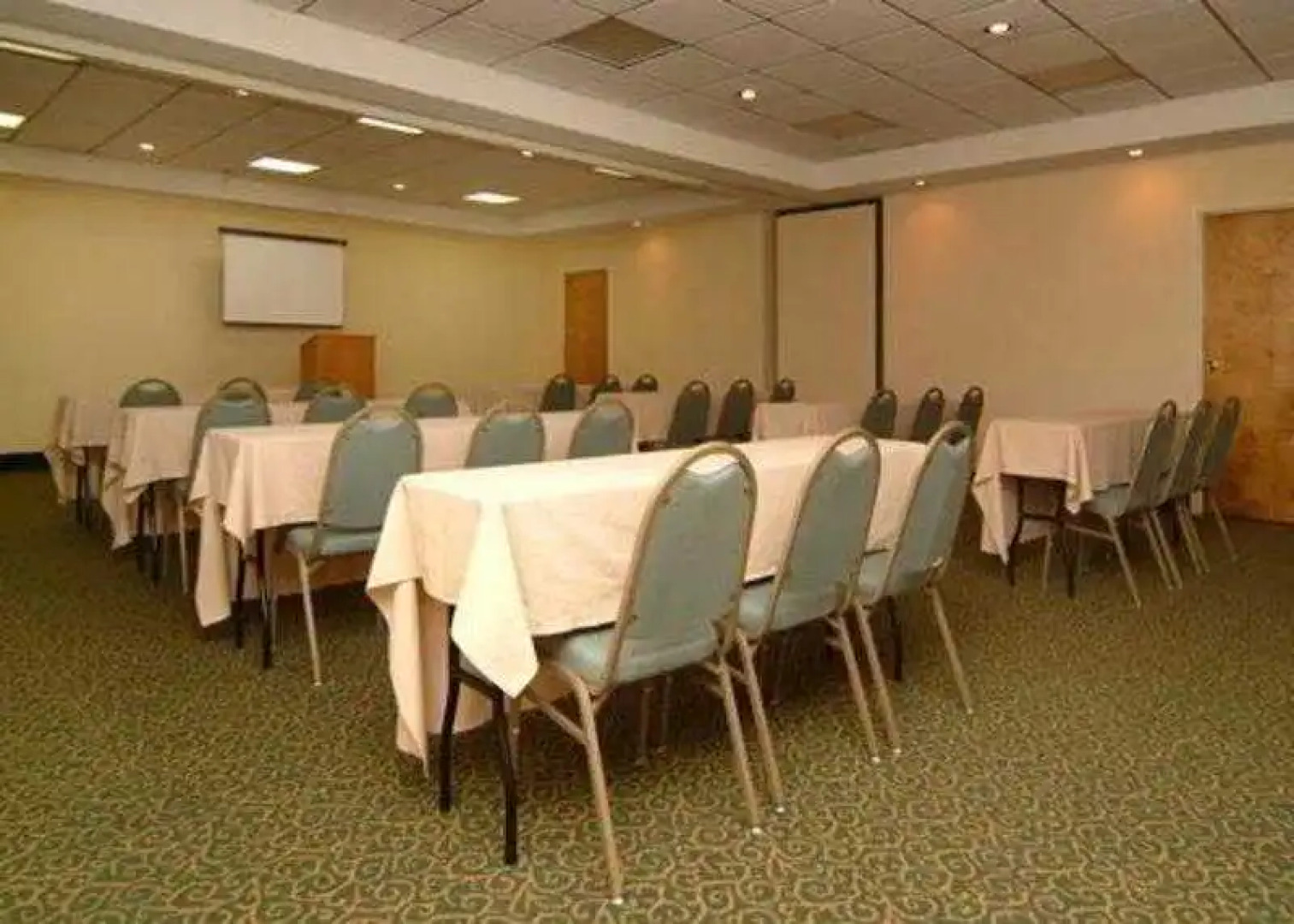 Quality Suites Convention Center