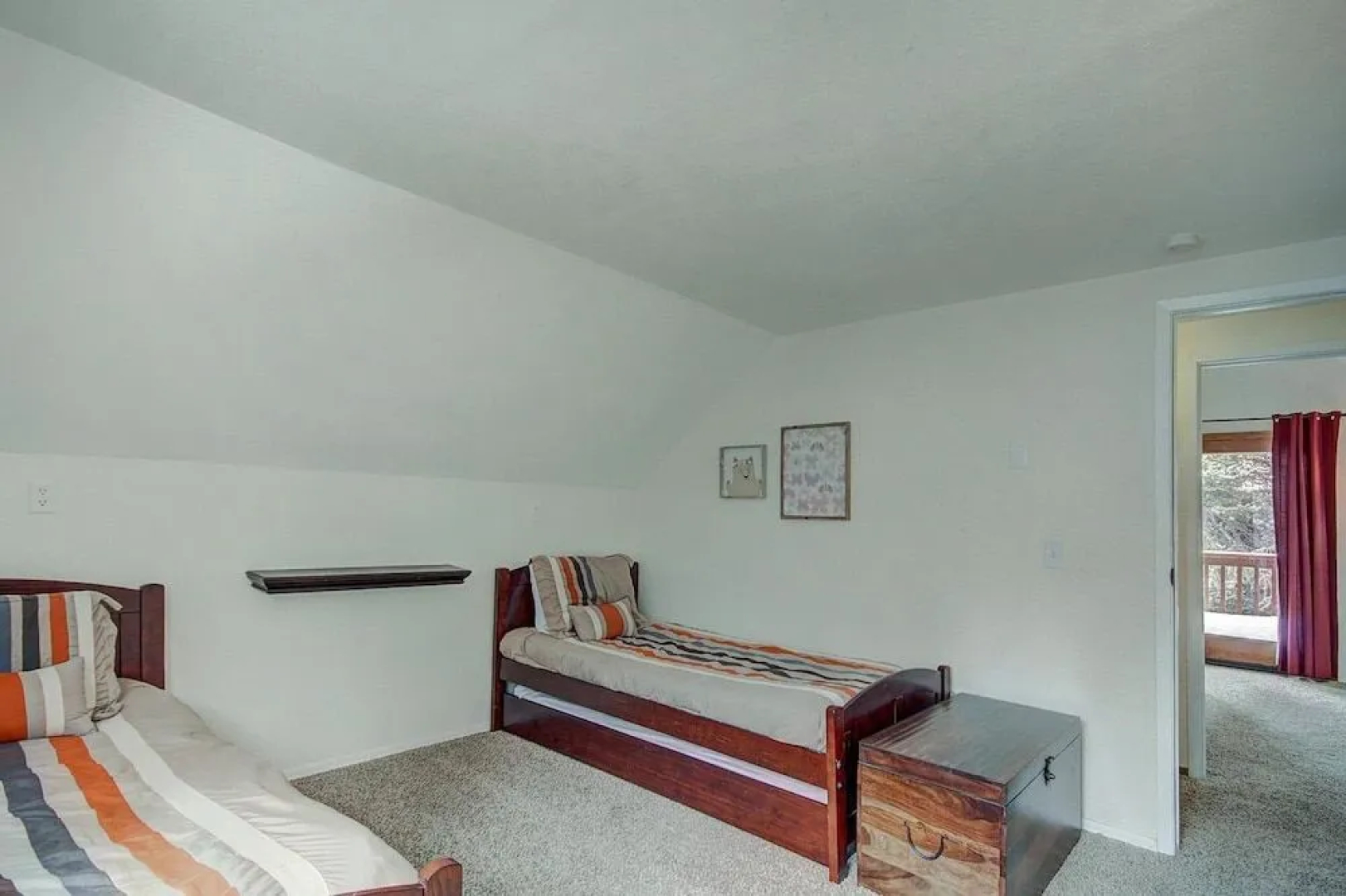 Lazy Dog Lodge 3 Bedroom Home by RedAwning