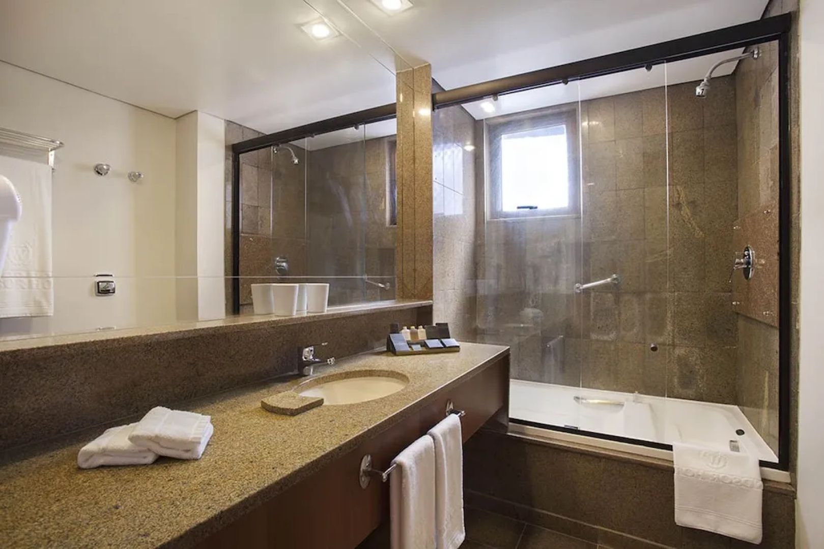 Naoum Plaza Hotel