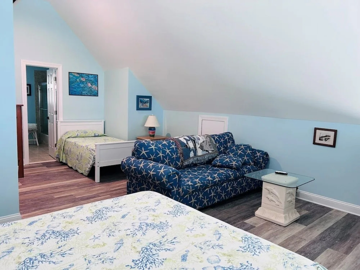 Serenity's Star 4 Bedroom Home by RedAwning