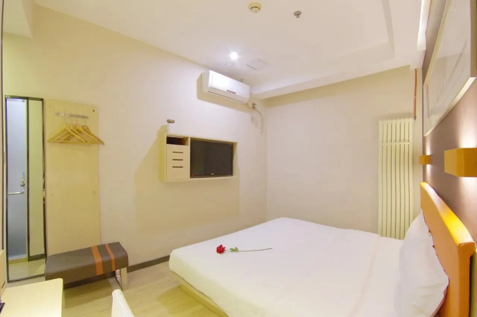 7 Days Premium Hotel (Beijing Xidan Lingjing Hutong Subway Station)
