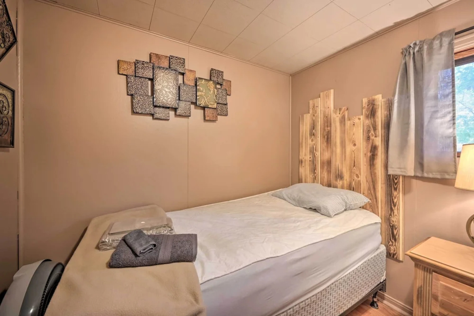 'matt Dillon' Cabin ~ 1 Mile to Raystown Lake!