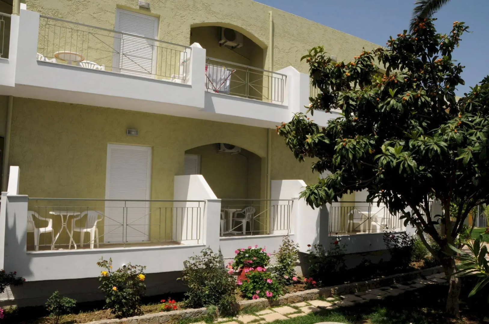 Manolis Apartments