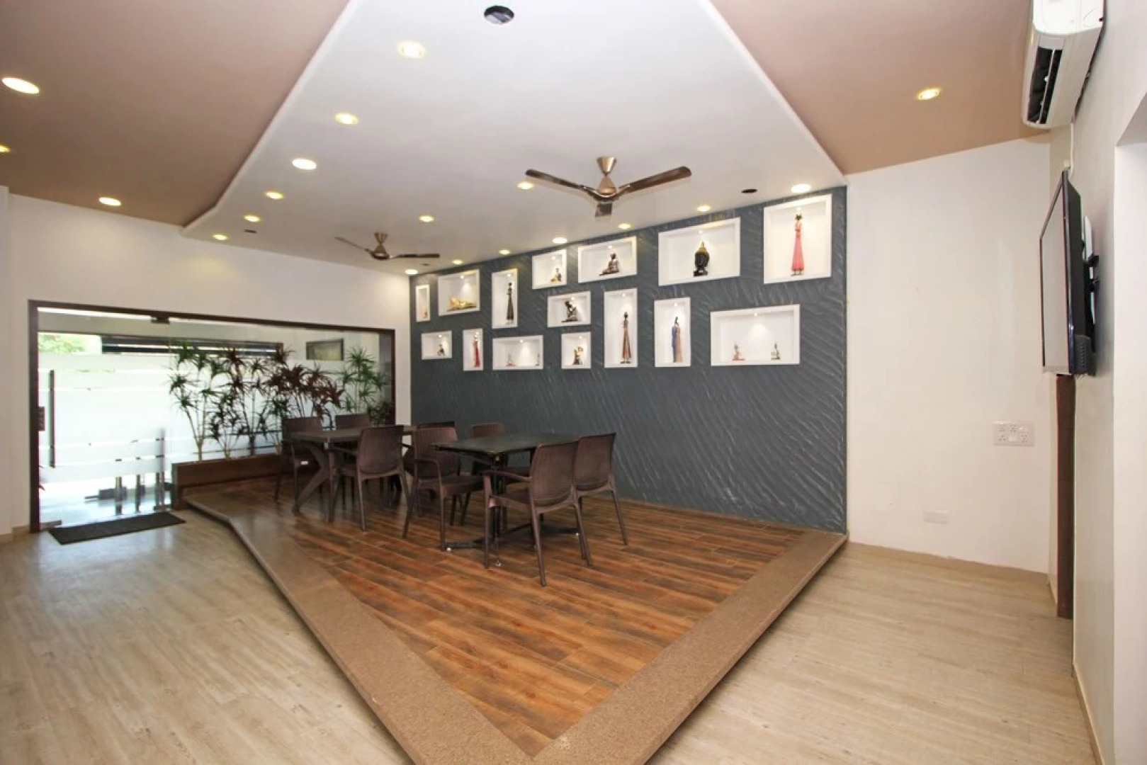 OYO 3422 Hotel Golden Berry