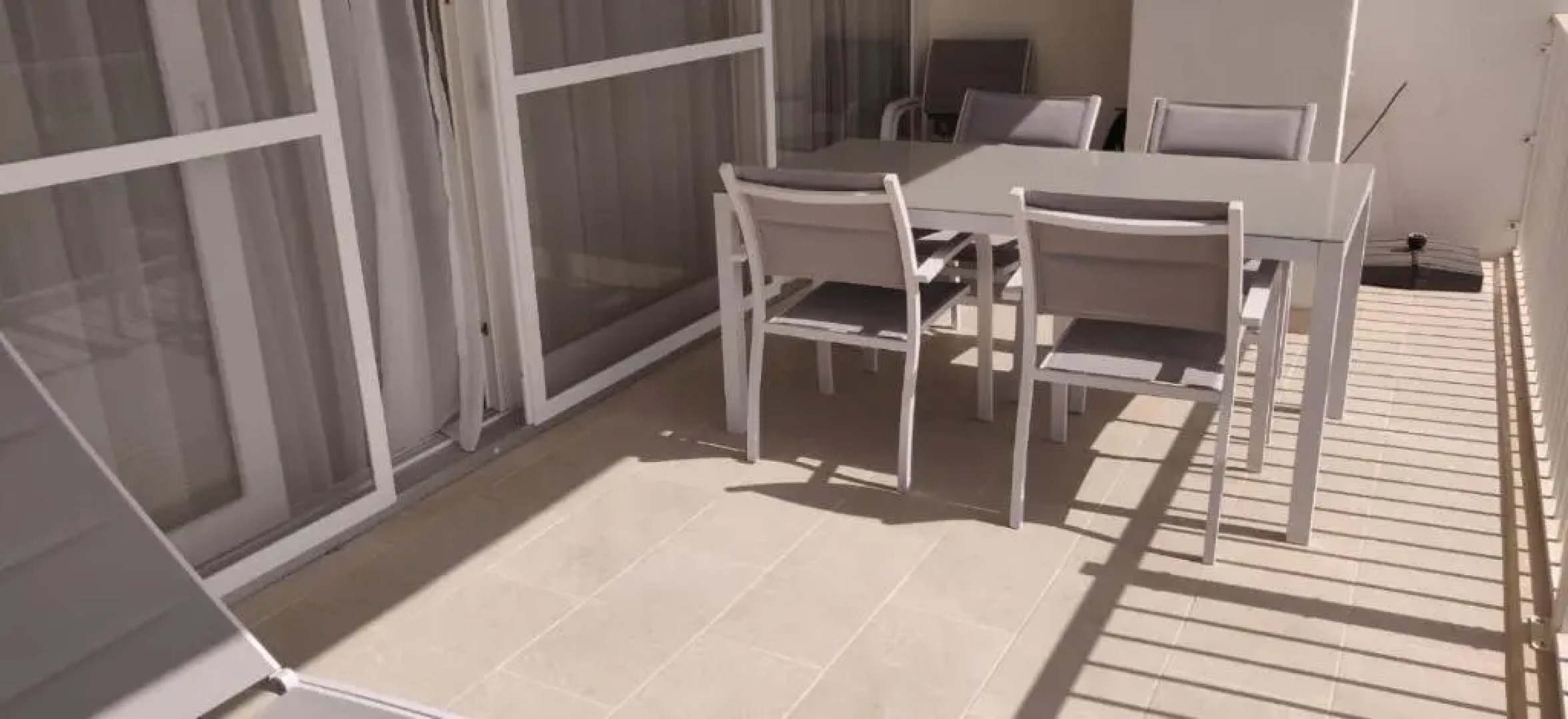 Wileg 4B Luxury Two Bedroom Apartment with Shared Swimming Pool.