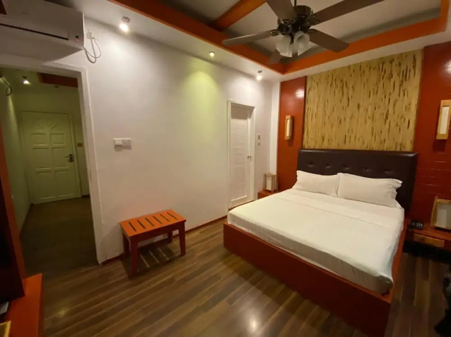 Отель Eureka Airport Inn