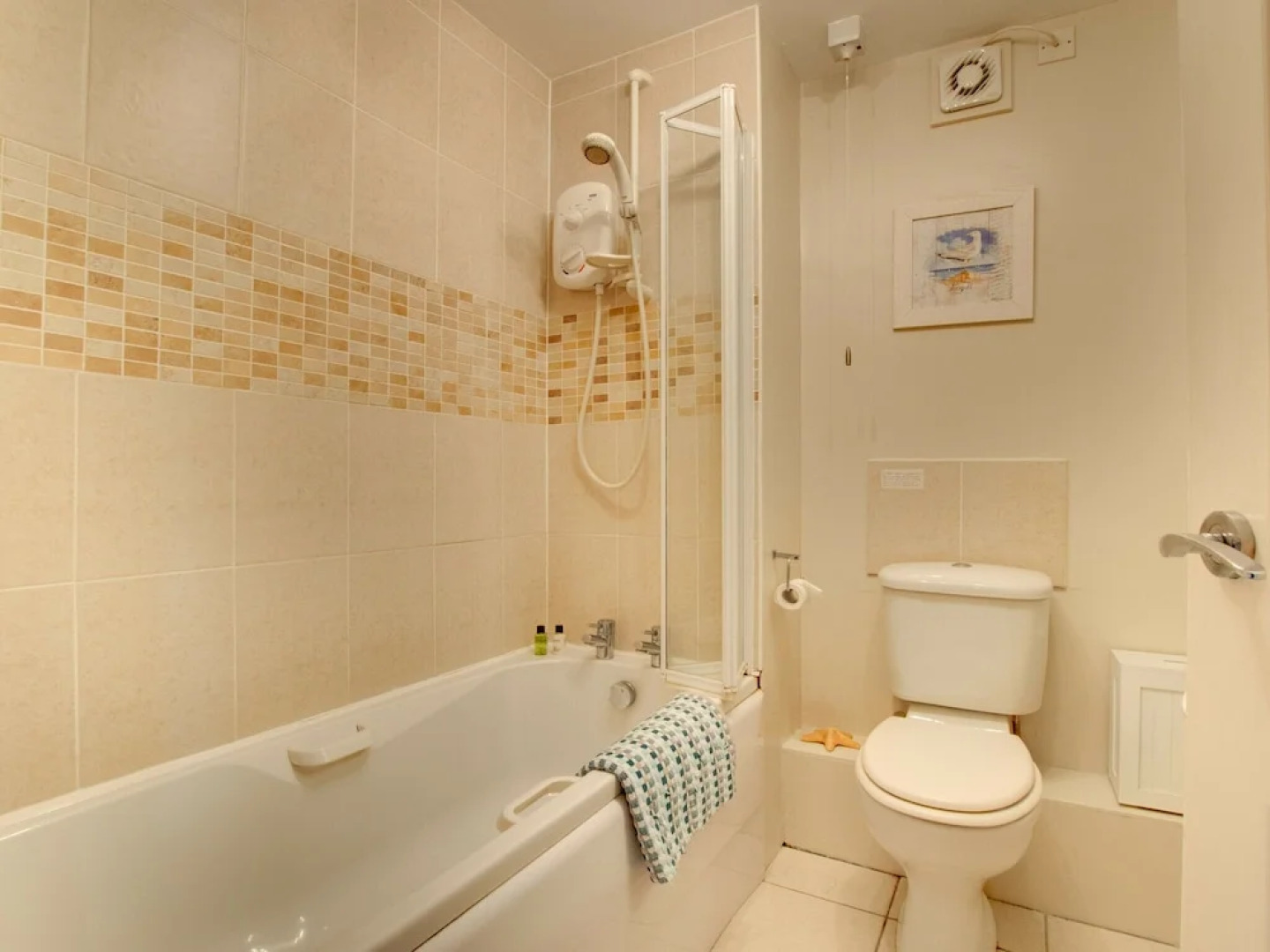 A Delightful Coastal Apartment Near the Beach