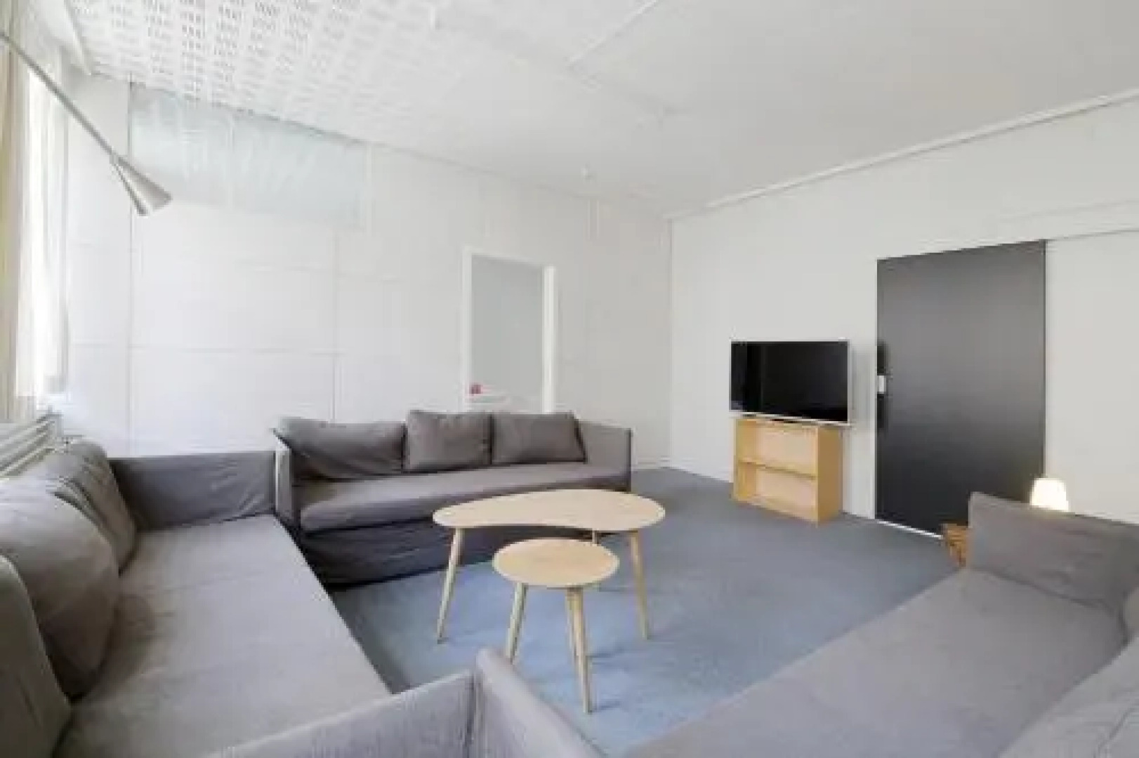 Kongensgade 32. 1 floor to the right