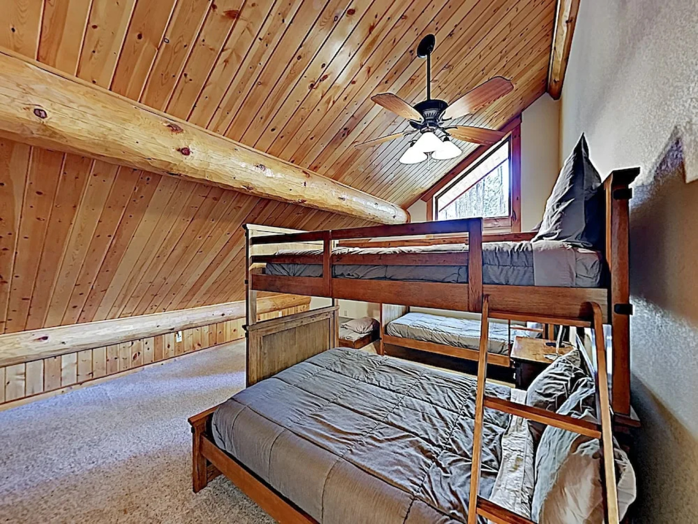 New Listing! Charming Woodland , Near Hiking 3 Bedroom Cabin