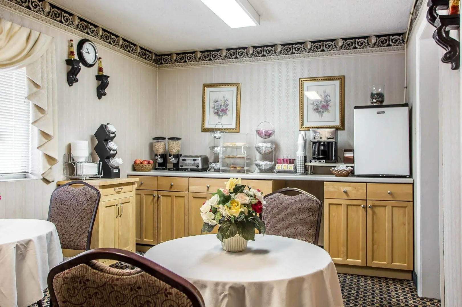 RODEWAY INN and SUITES