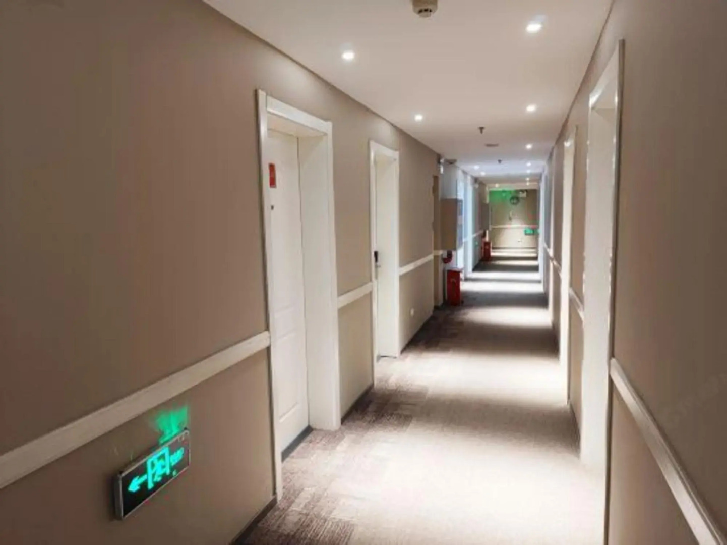 Homeinn Hotel (Jixi Jinlong Building Railway Station Wanda Plaza)