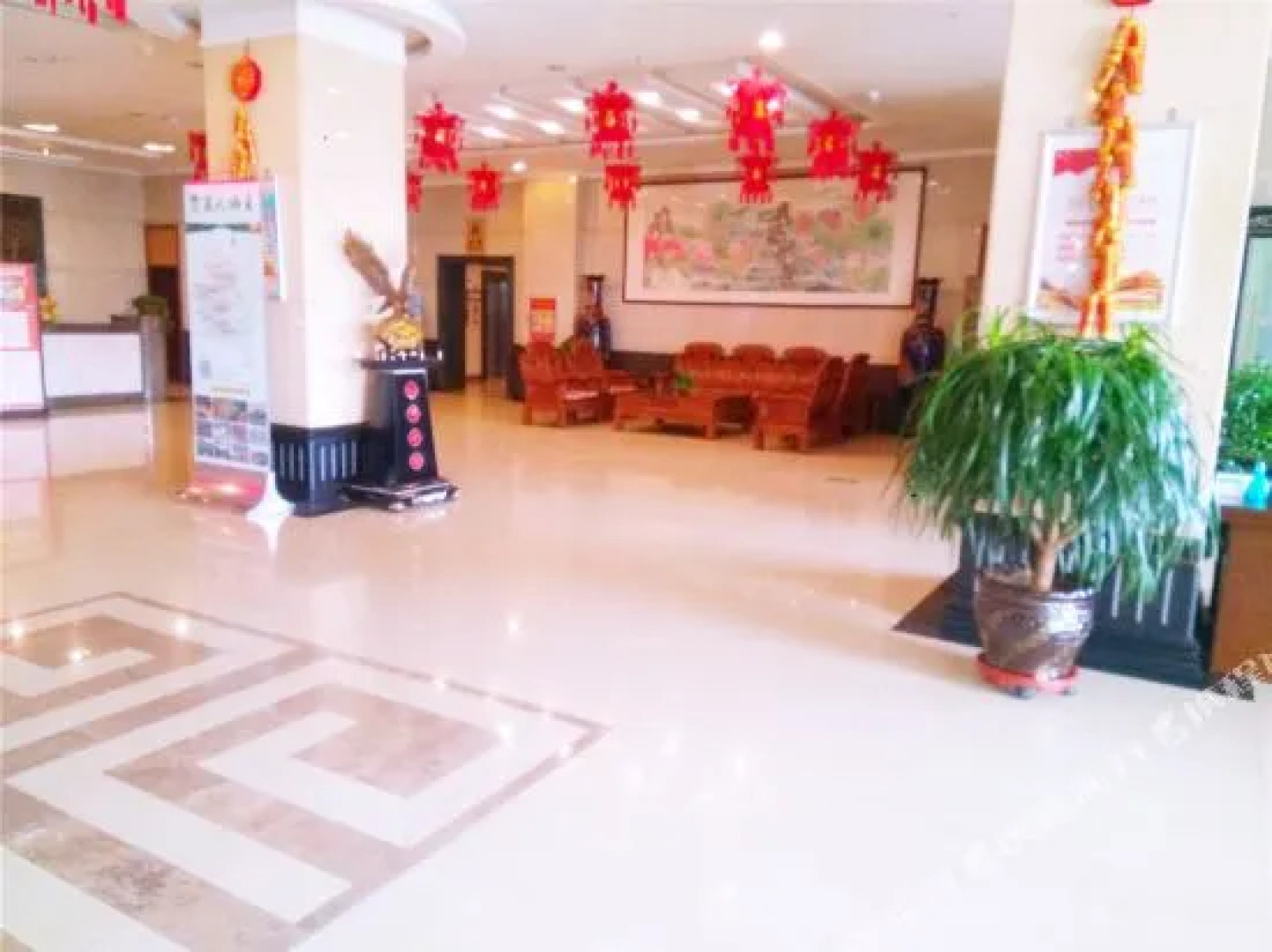 Hongrui Holiday Hotel