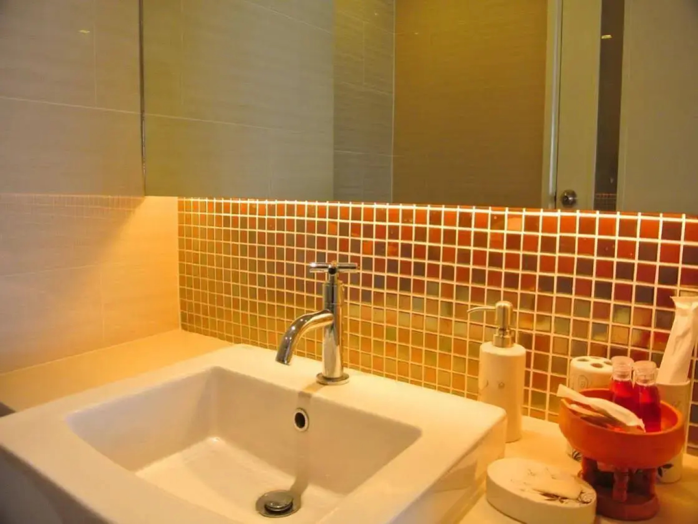 Himawari Guesthouse at Kanyarat
