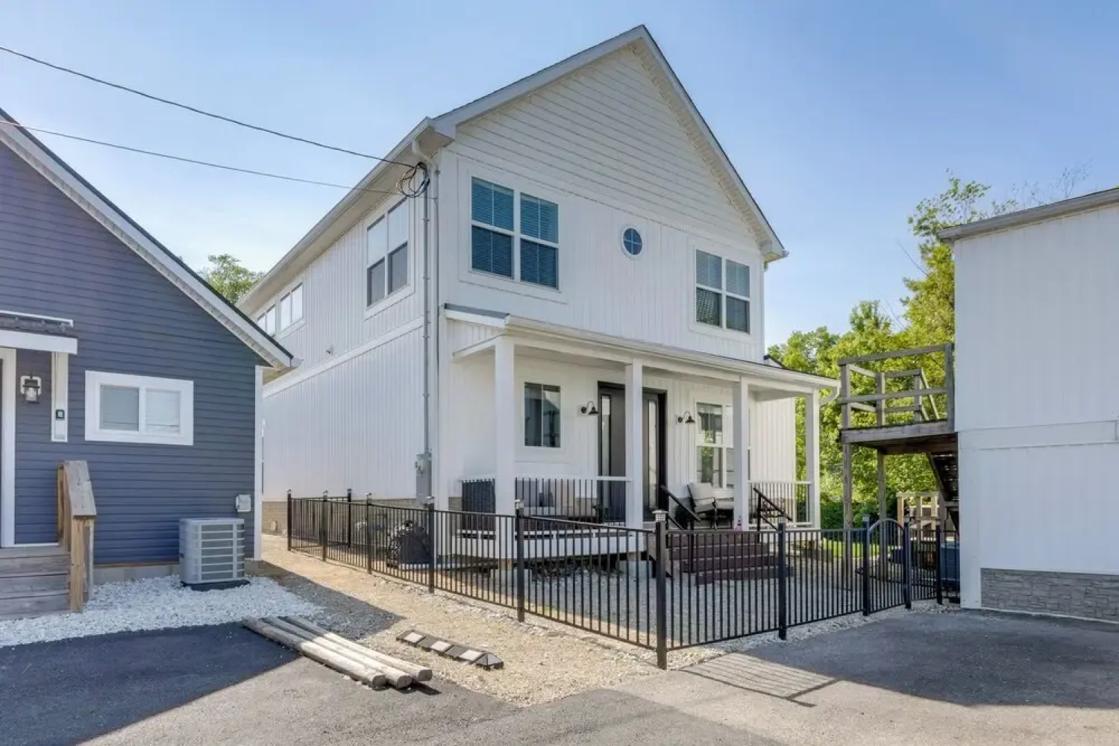 Steps to Buckeye Lake: Family-friendly Home