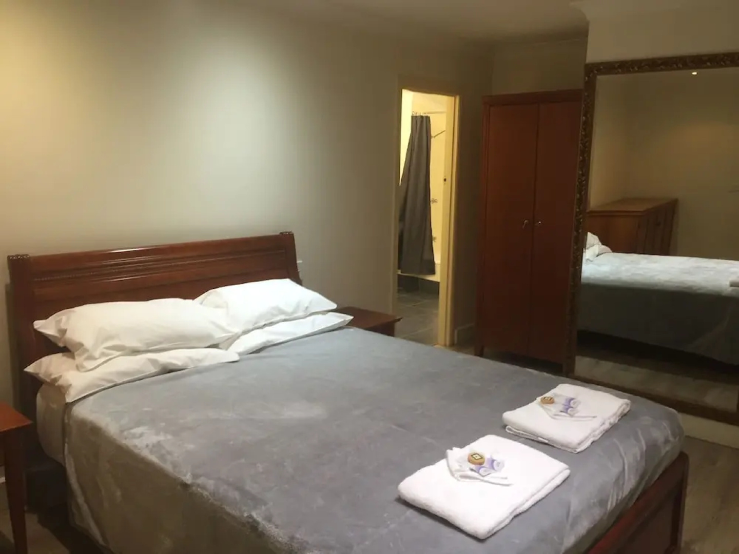 Aussie Hotel & Motel