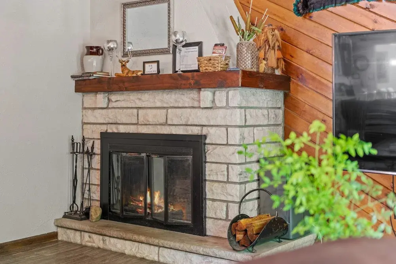 Mountain Must-have by Avantstay Indoor Hot Tub Game Room Fire Pit