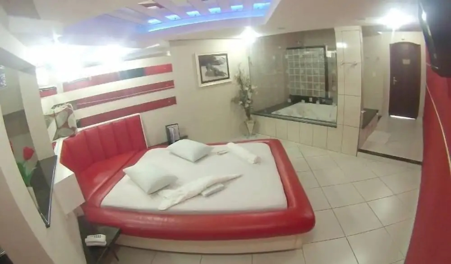 Flamboyant Motel - Adults Only