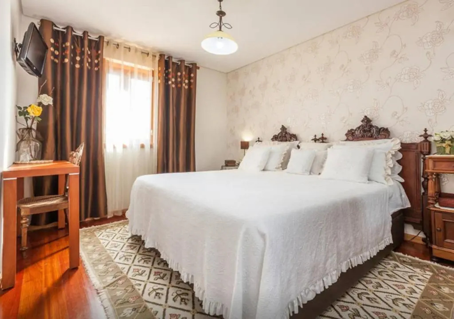 House with 5 bedrooms in Braga with wonderful mountain view private pool enclosed garden 30 km from the beach