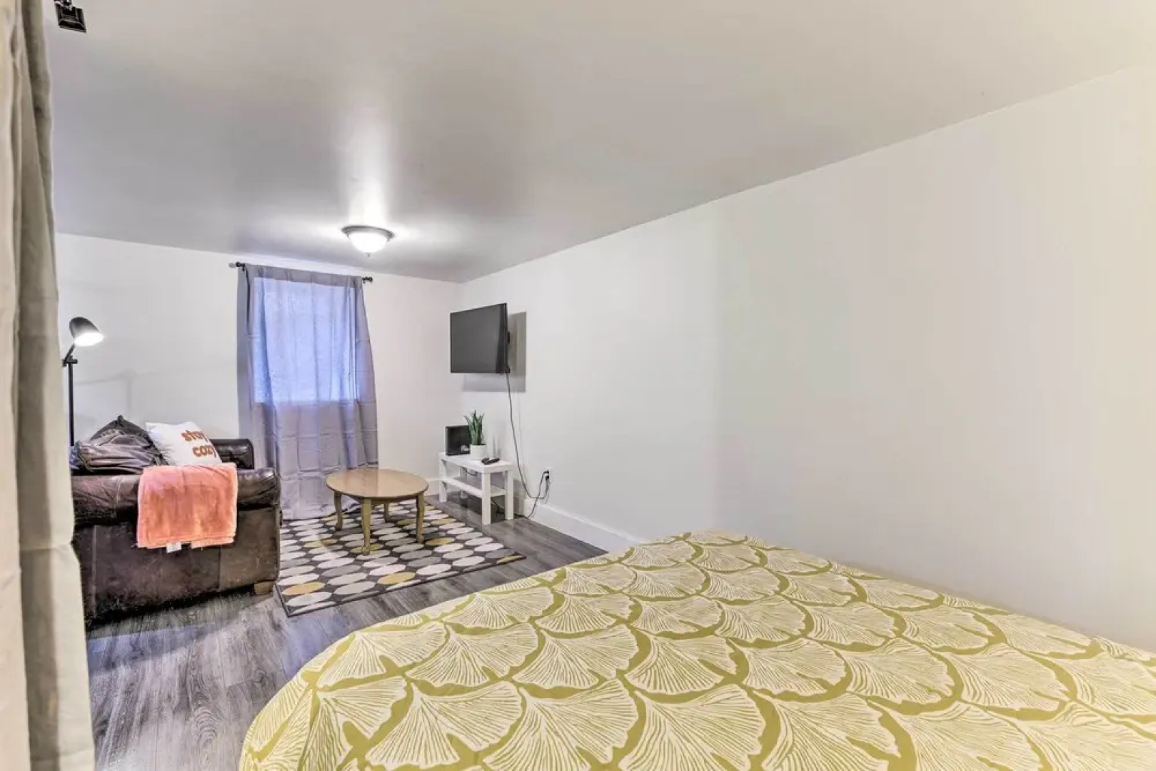 'cozy Studio Plus' in Winooski w/ Home Gym!